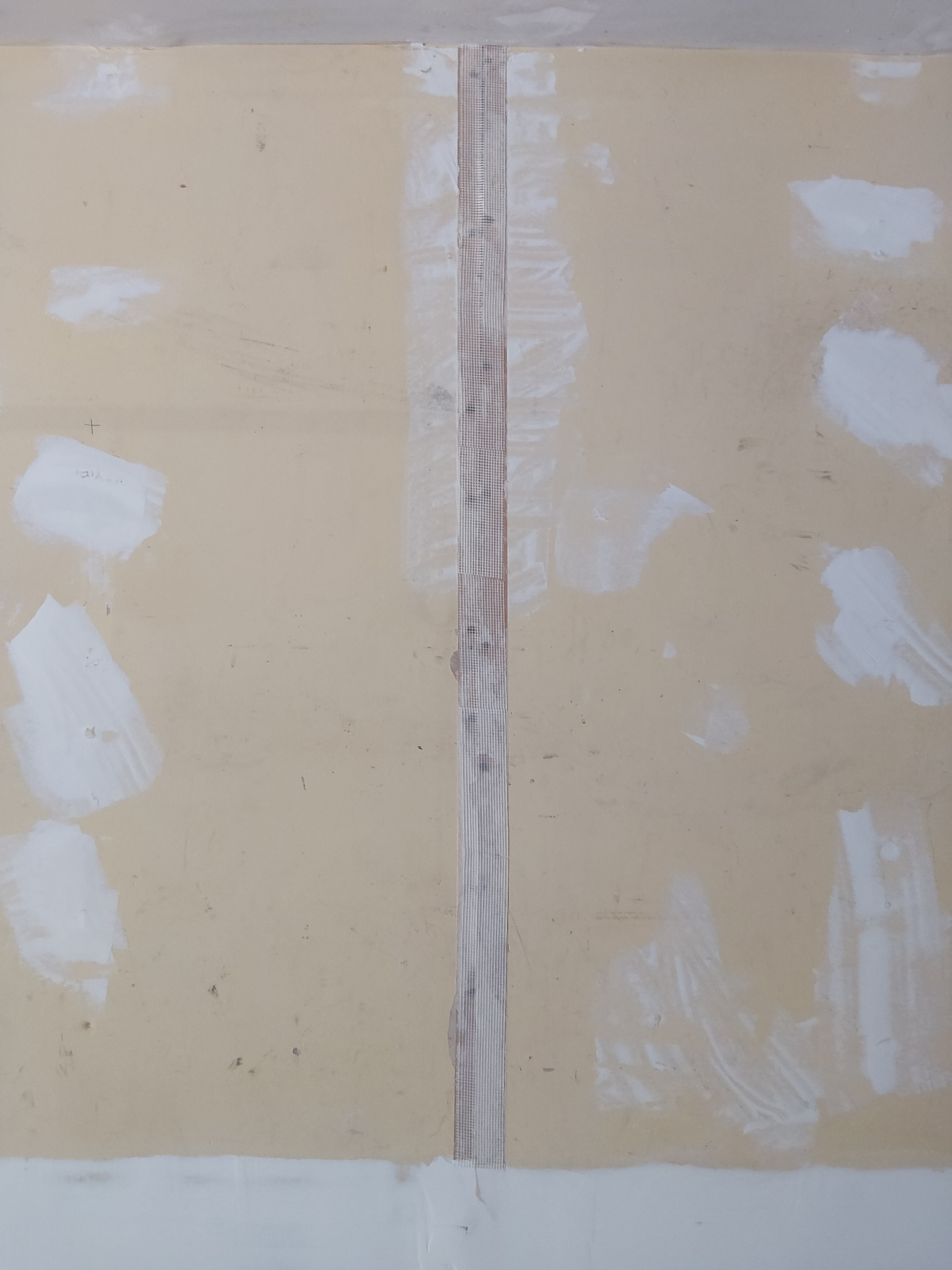 fiberglass-mesh-tape-applied-to-drywall-seam.jpg